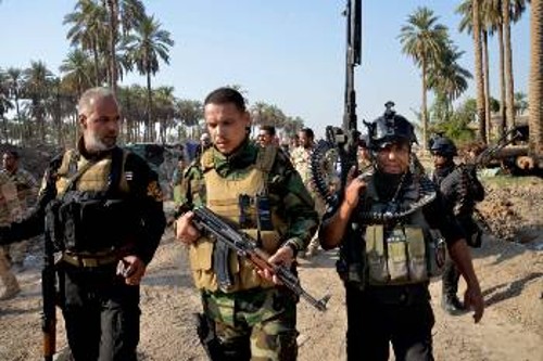 Ιρακινοί στρατιώτες σε περιοχή νότια της Βαγδάτης που επανακατέλαβαν από τους ενόπλους του «Ισλαμικού Κράτους»
