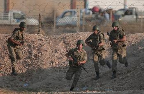 Τούρκοι στρατιώτες στα σύνορα με τη Συρία στην πόλη Ακτσάκαλε