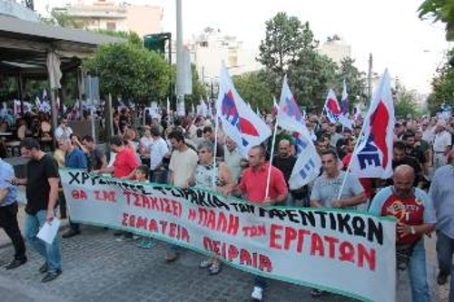 Από την περσινή διαδήλωση των σωματείων στην Αμφιάλη