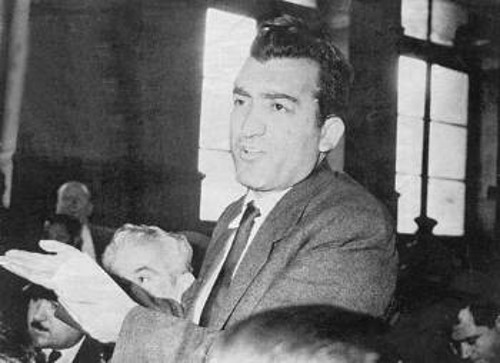 Ο Νίκος Μπελογιάννης, σε ένα στιγμιότυπο από την πρώτη του δίκη