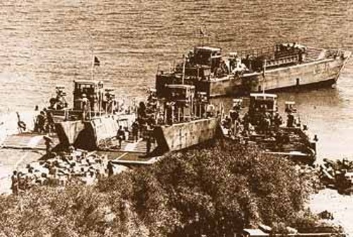 Η εισβολή της Τουρκίας στην Κύπρο τον Ιούλη του 1974 (φωτογραφία) βρήκε το νησί ανυπεράσπιστο εξαιτίας της εγκληματικής πολιτικής της χούντας
